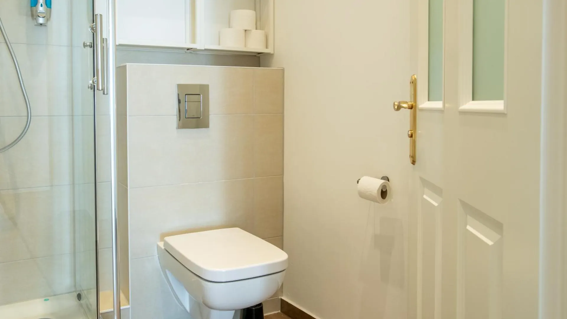 Kaiser 02 By Rockchair Apartments L Superhost Status L 3 Bedrooms Boxspringbeds 2 Bathrooms L Cozy Family & Business Flair 155 Sqm 3 Balcony 2Nd Floor Elevator Up To 10 Guests Welcomes You! Βερολίνο