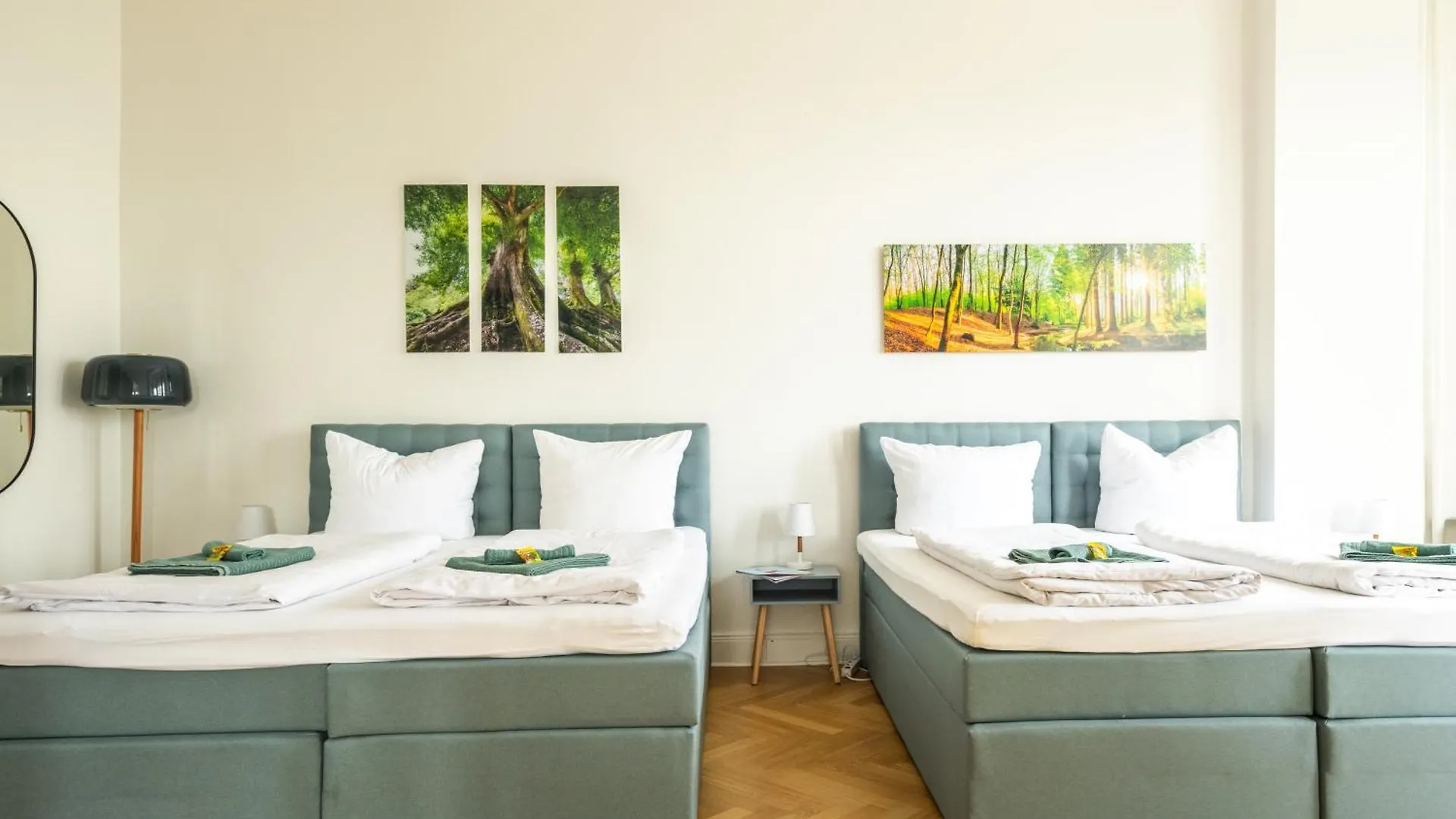 Kaiser 02 By Rockchair Apartments L Superhost Status L 3 Bedrooms Boxspringbeds 2 Bathrooms L Cozy Family & Business Flair 155 Sqm 3 Balcony 2Nd Floor Elevator Up To 10 Guests Welcomes You! Berlin