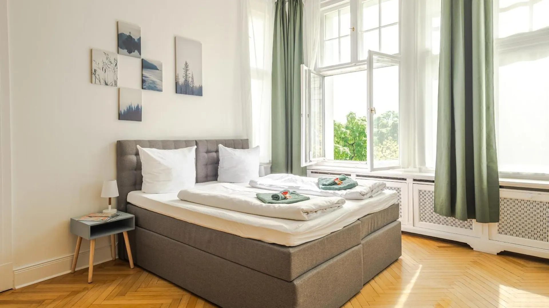 Kaiser 02 By Rockchair Apartments L Superhost Status L 3 Bedrooms Boxspringbeds 2 Bathrooms L Cozy Family & Business Flair 155 Sqm 3 Balcony 2Nd Floor Elevator Up To 10 Guests Welcomes You! Berlin 0*,