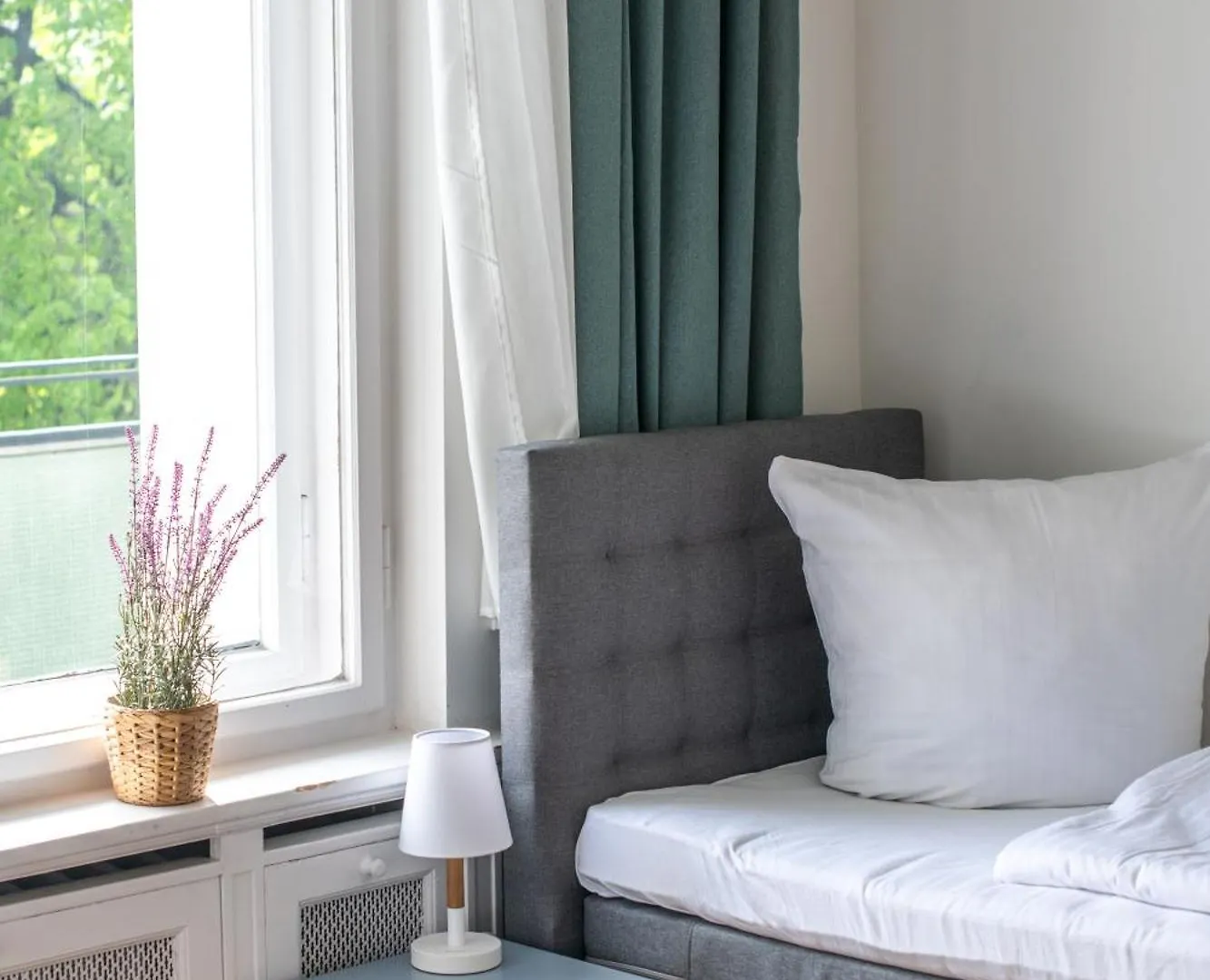 Kaiser 02 By Rockchair Apartments L Superhost Status L 3 Bedrooms Boxspringbeds 2 Bathrooms L Cozy Family & Business Flair 155 Sqm 3 Balcony 2Nd Floor Elevator Up To 10 Guests Welcomes You! Berlin