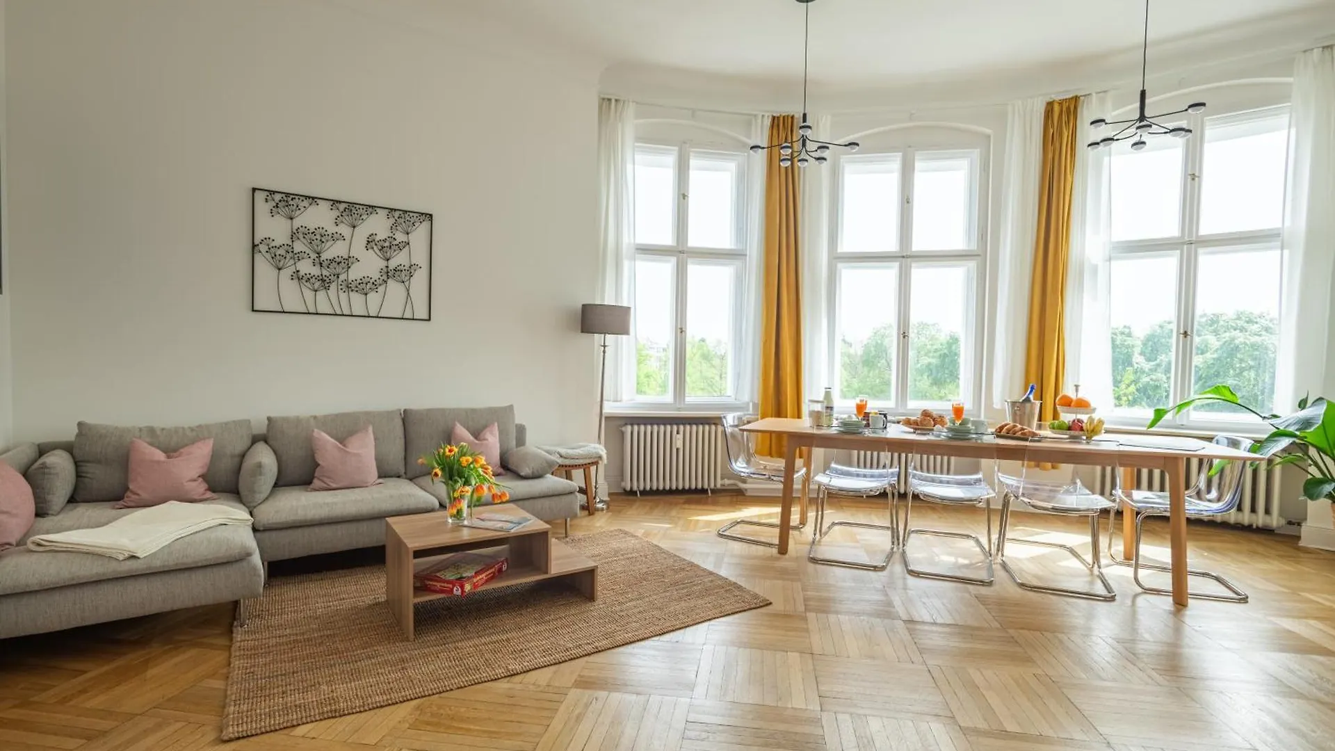 Kaiser 02 By Rockchair Apartments L Superhost Status L 3 Bedrooms Boxspringbeds 2 Bathrooms L Cozy Family & Business Flair 155 Sqm 3 Balcony 2Nd Floor Elevator Up To 10 Guests Welcomes You! Berlin