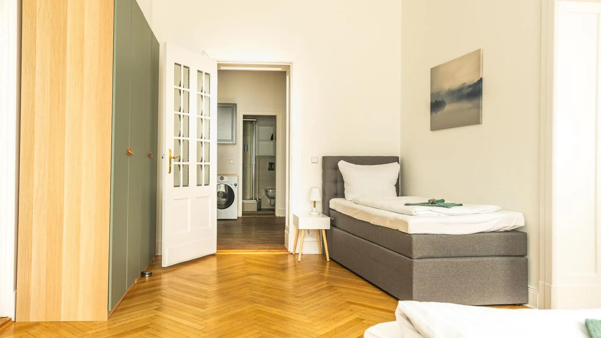 Kaiser 02 By Rockchair Apartments L Superhost Status L 3 Bedrooms Boxspringbeds 2 Bathrooms L Cozy Family & Business Flair 155 Sqm 3 Balcony 2Nd Floor Elevator Up To 10 Guests Welcomes You! Berlin