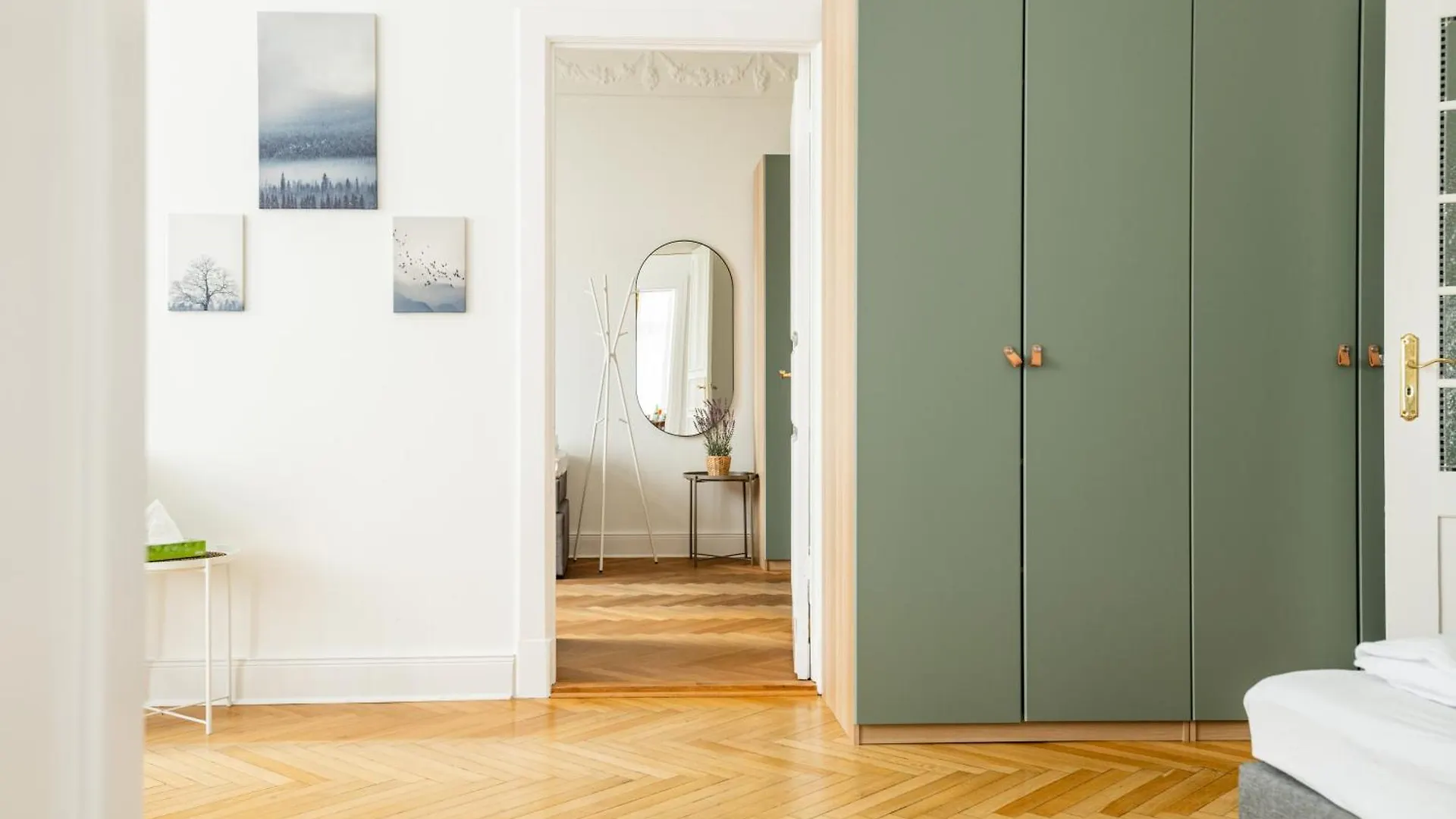 Kaiser 02 By Rockchair Apartments L Superhost Status L 3 Bedrooms Boxspringbeds 2 Bathrooms L Cozy Family & Business Flair 155 Sqm 3 Balcony 2Nd Floor Elevator Up To 10 Guests Welcomes You! Berlin Németország