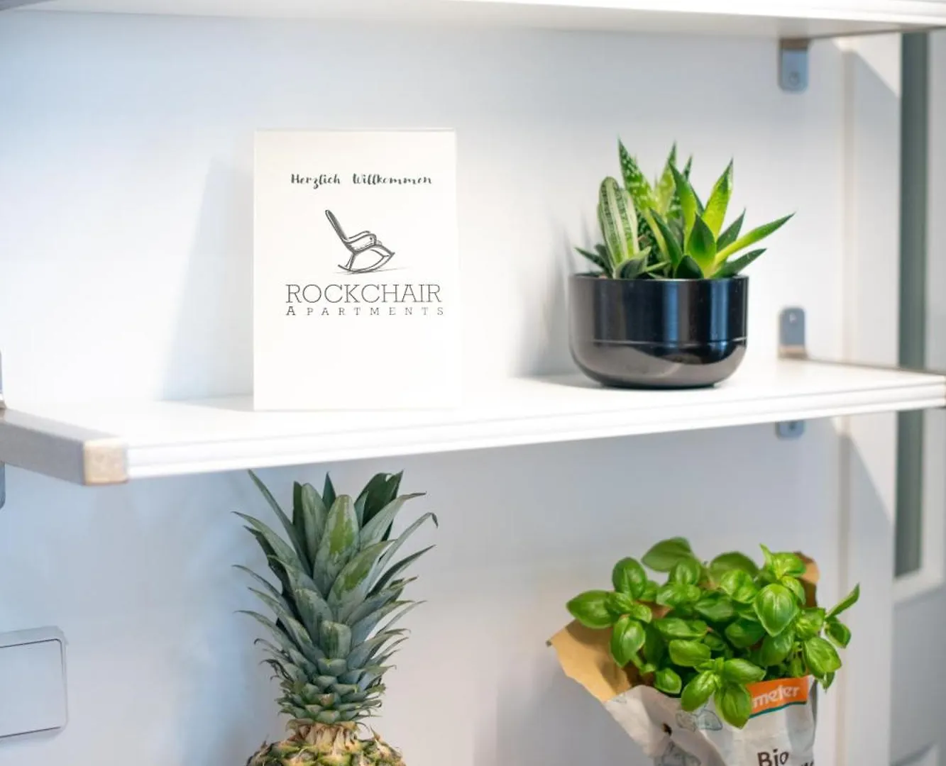Kaiser 02 By Rockchair Apartments L Superhost Status L 3 Bedrooms Boxspringbeds 2 Bathrooms L Cozy Family & Business Flair 155 Sqm 3 Balcony 2Nd Floor Elevator Up To 10 Guests Welcomes You! Berlin