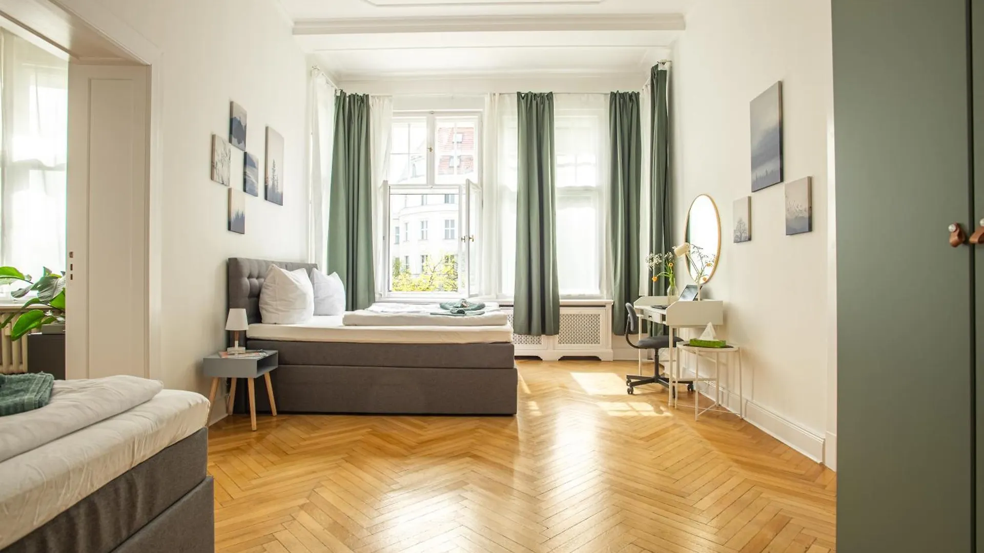 Kaiser 02 By Rockchair Apartments L Superhost Status L 3 Bedrooms Boxspringbeds 2 Bathrooms L Cozy Family & Business Flair 155 Sqm 3 Balcony 2Nd Floor Elevator Up To 10 Guests Welcomes You! Berlin