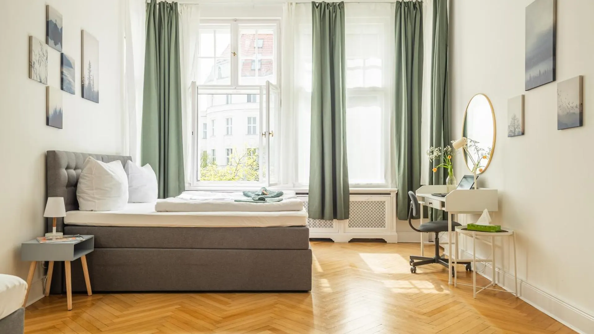 Kaiser 02 By Rockchair Apartments L Superhost Status L 3 Bedrooms Boxspringbeds 2 Bathrooms L Cozy Family & Business Flair 155 Sqm 3 Balcony 2Nd Floor Elevator Up To 10 Guests Welcomes You! Berlin 0*,