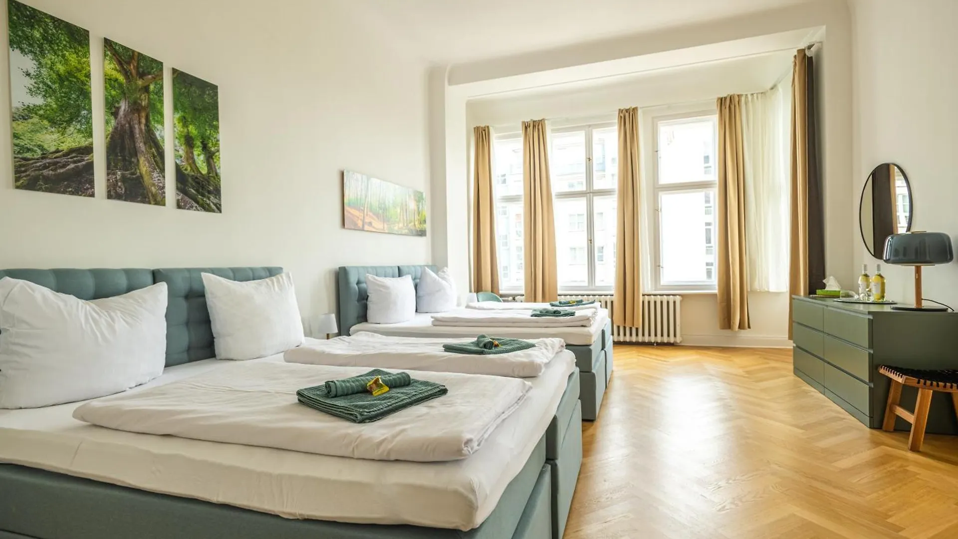 Kaiser 02 By Rockchair Apartments L Superhost Status L 3 Bedrooms Boxspringbeds 2 Bathrooms L Cozy Family & Business Flair 155 Sqm 3 Balcony 2Nd Floor Elevator Up To 10 Guests Welcomes You! Berlin 0*,