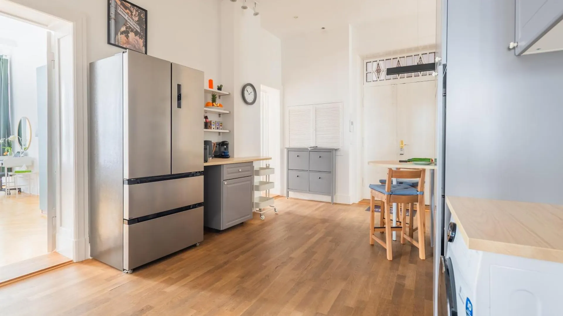 Kaiser 02 By Rockchair Apartments L Superhost Status L 3 Bedrooms Boxspringbeds 2 Bathrooms L Cozy Family & Business Flair 155 Sqm 3 Balcony 2Nd Floor Elevator Up To 10 Guests Welcomes You! Berlin 0*,  Németország