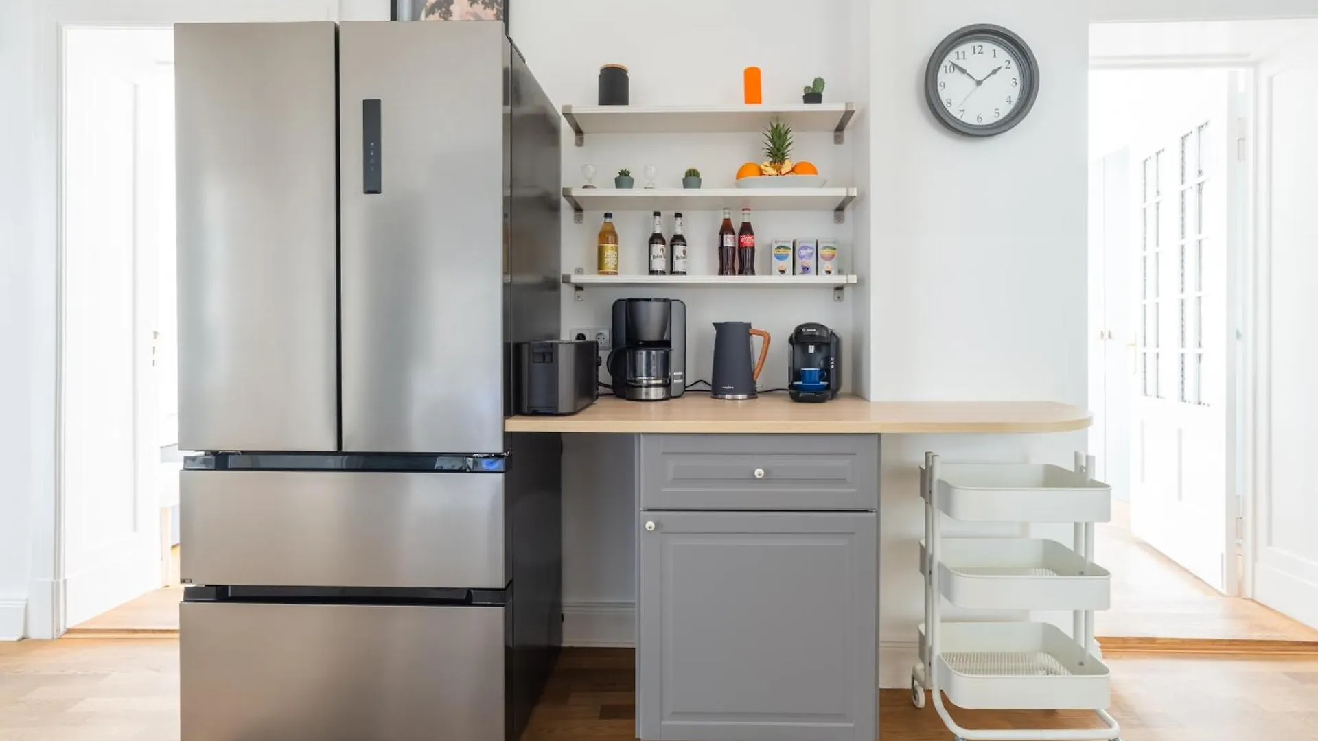 Kaiser 02 By Rockchair Apartments L Superhost Status L 3 Bedrooms Boxspringbeds 2 Bathrooms L Cozy Family & Business Flair 155 Sqm 3 Balcony 2Nd Floor Elevator Up To 10 Guests Welcomes You! Berlin