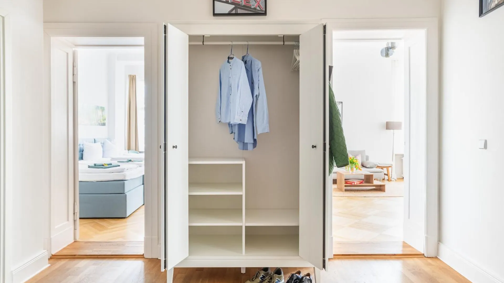 Kaiser 02 By Rockchair Apartments L Superhost Status L 3 Bedrooms Boxspringbeds 2 Bathrooms L Cozy Family & Business Flair 155 Sqm 3 Balcony 2Nd Floor Elevator Up To 10 Guests Welcomes You! Berlin